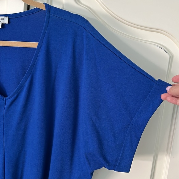 Royal blue flowy top Women’s Medium EUC - Picture 4 of 6